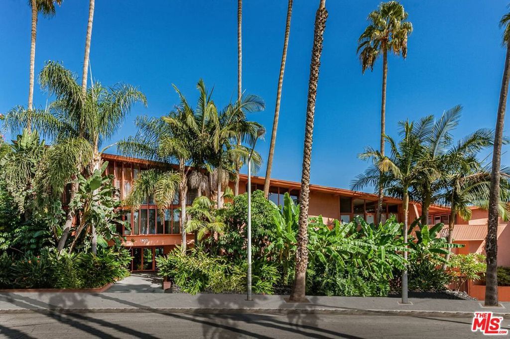 Photo of 1400 N Hayworth Avenue #7, West Hollywood, CA 90046 (MLS # 25593449)
