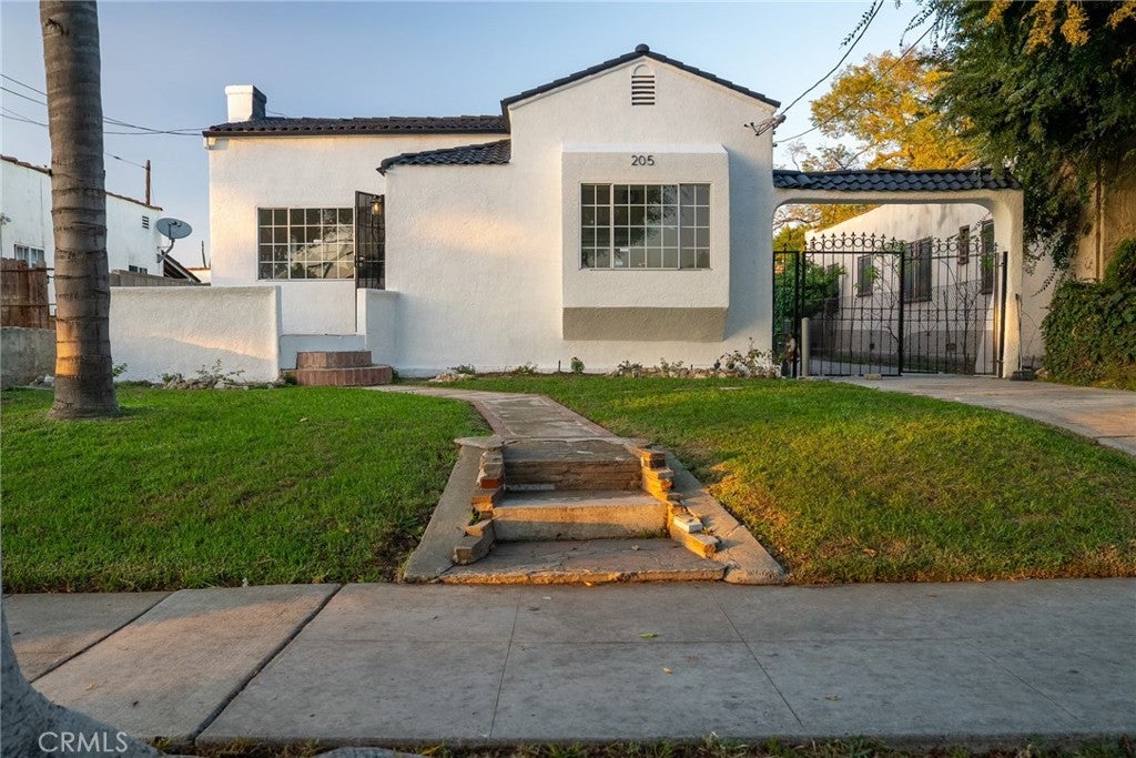 205 W Hardy Street