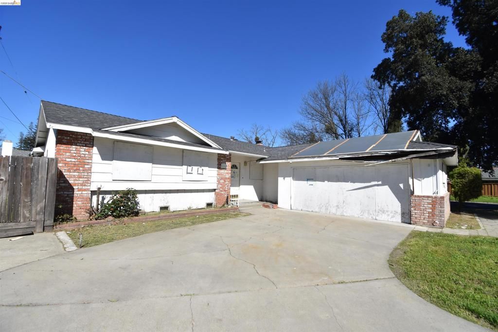 Photo of 1013 Colonial Ct, Modesto, CA 95350 (MLS # 41128925)