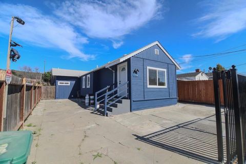Photo of 7114 Halliday Ave, Oakland, CA 94605 (MLS # ML82038610)