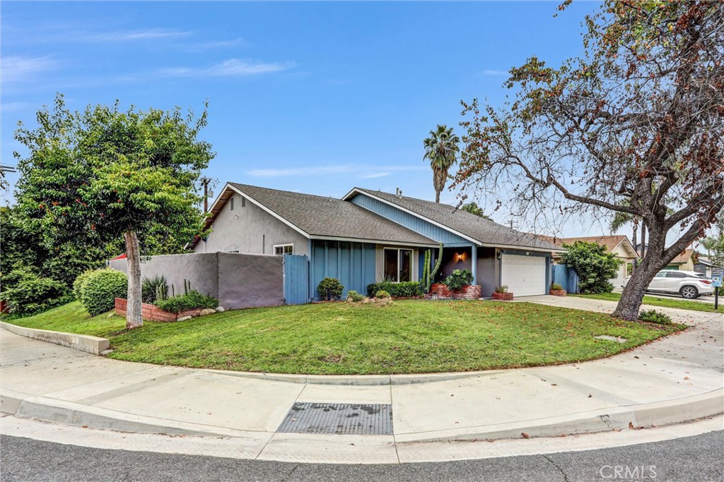 1997 W Phillips Drive