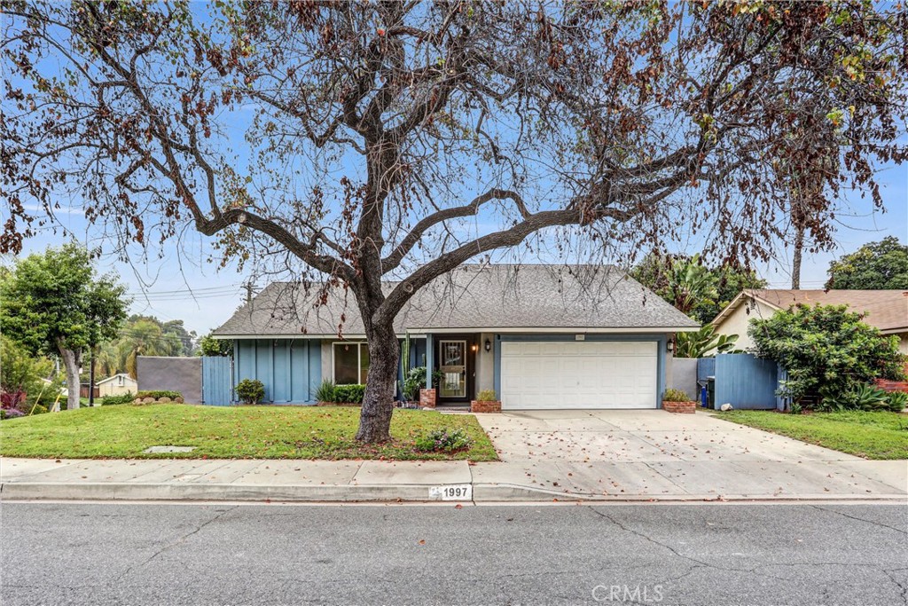 1997 W Phillips Drive