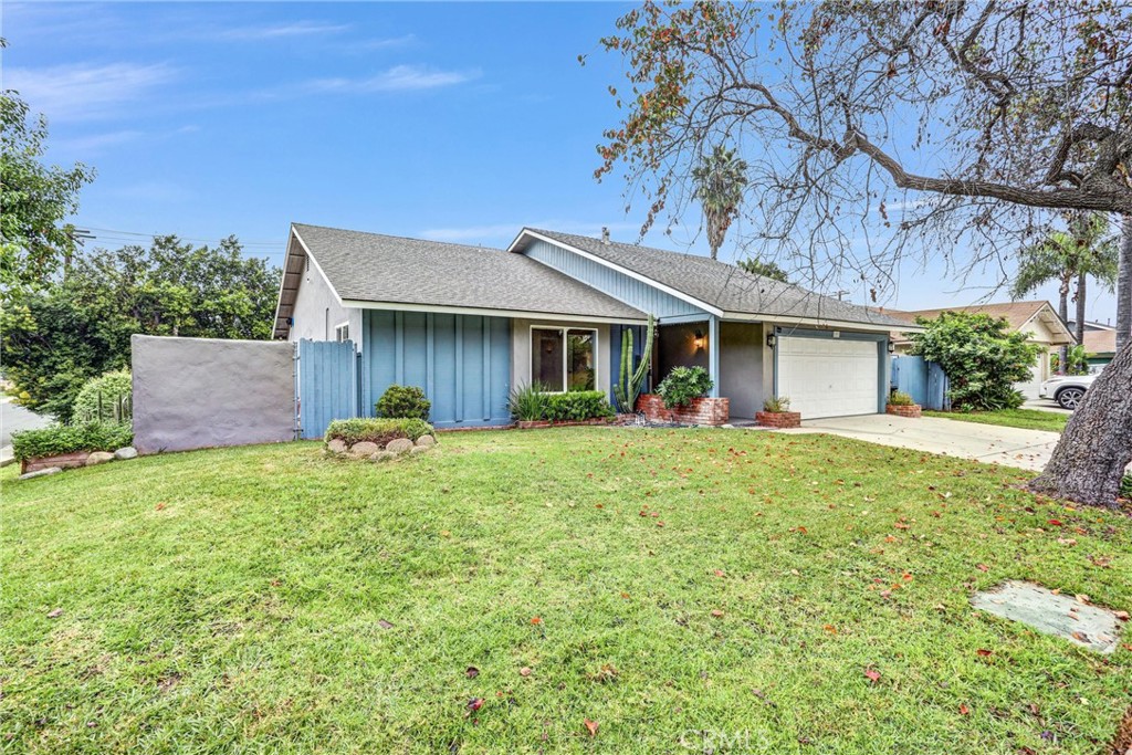 1997 W Phillips Drive