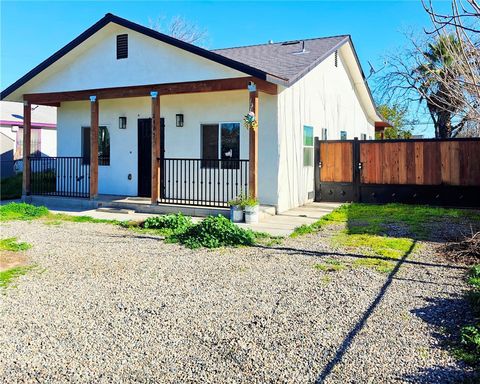 Photo of 2425 S 10th Street, Fresno, CA 93725 (MLS # FR25276113)