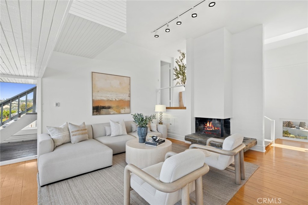 1105 Summit Drive, Laguna Beach CA 92651 - Photo 12