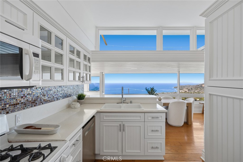1105 Summit Drive, Laguna Beach CA 92651 - Photo 9