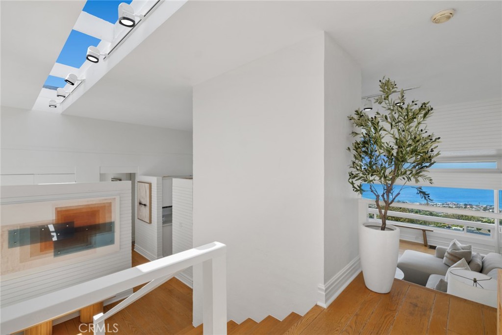 1105 Summit Drive, Laguna Beach CA 92651 - Photo 18