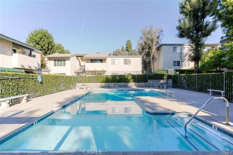 Photo of 10636 Woodley Ave #43, Granada Hills, CA 91344 (MLS # SR26076676)