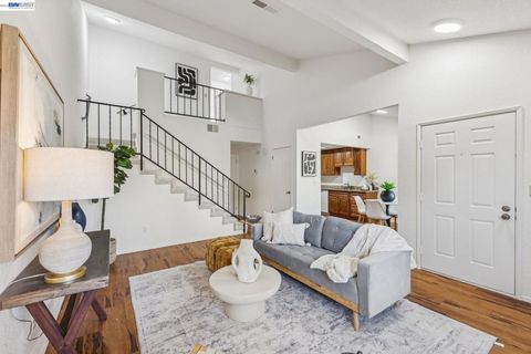 Photo of 607 Morgan Cmn Cmn, Livermore, CA 94551 (MLS # 41131211)