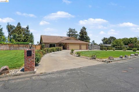 Tiny photo for 4670 Lariat Ln, Oakley, CA 94561 (MLS # 41142077)
