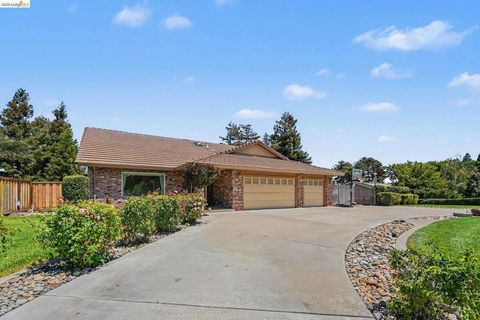 Tiny photo for 4670 Lariat Ln, Oakley, CA 94561 (MLS # 41142077)