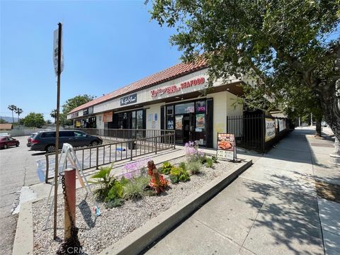Photo of 1361 N Fair Oaks Avenue, Pasadena, CA 91103 (MLS # AR25242569)