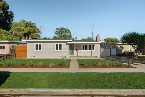 Photo of 2360 Fanwood Ave, Long Beach, CA 90815 (MLS # OC25225474)