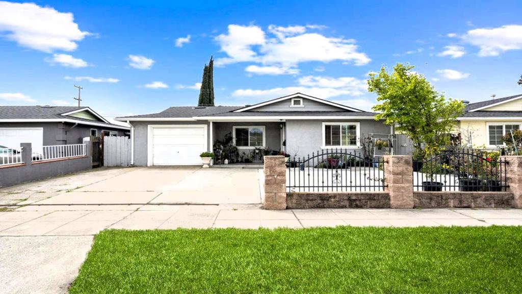 2651 Ophelia Avenue
