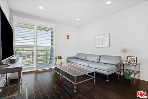 Photo of 436 S Virgil Avenue #501, Los Angeles, CA 90020 (MLS # 25586953)