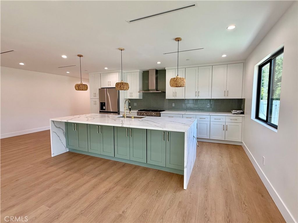 Photo of 22130 Gault Street, Canoga Park, CA 91303 (MLS # SR25244306)