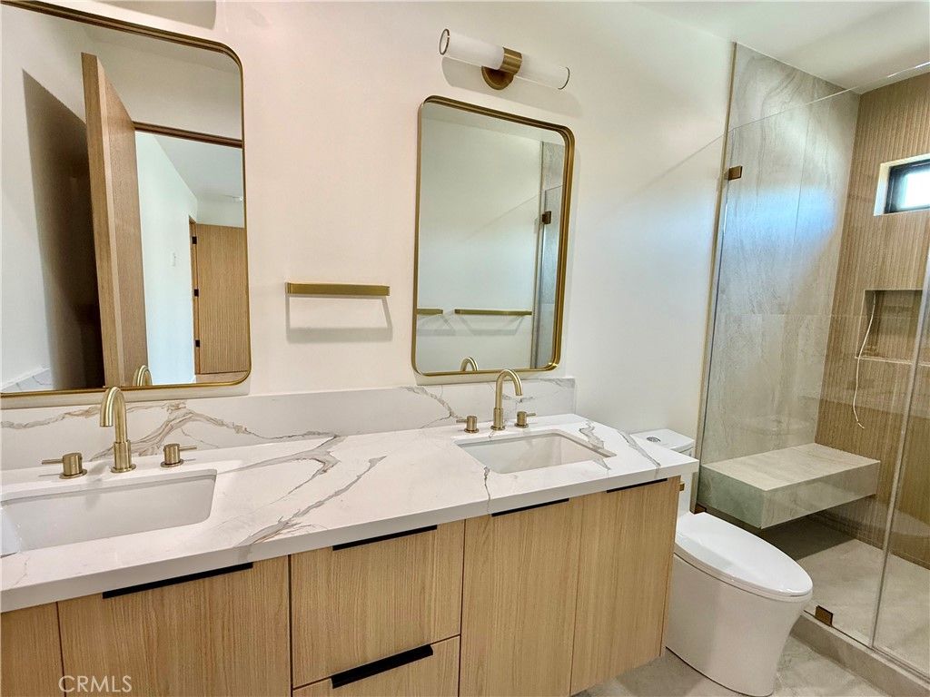Photo of 22130 Gault Street, Canoga Park, CA 91303 (MLS # SR25244306)