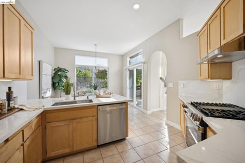 Tiny photo for 5503 Rainbow Cir CIR, Santa Rosa, CA 95409 (MLS # 41151316)