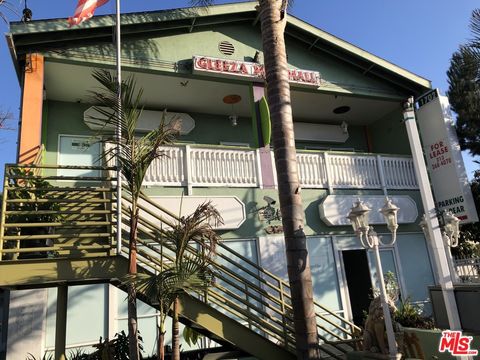 Photo of 1702 S Hoover Street, Los Angeles, CA 90006 (MLS # 21726566)