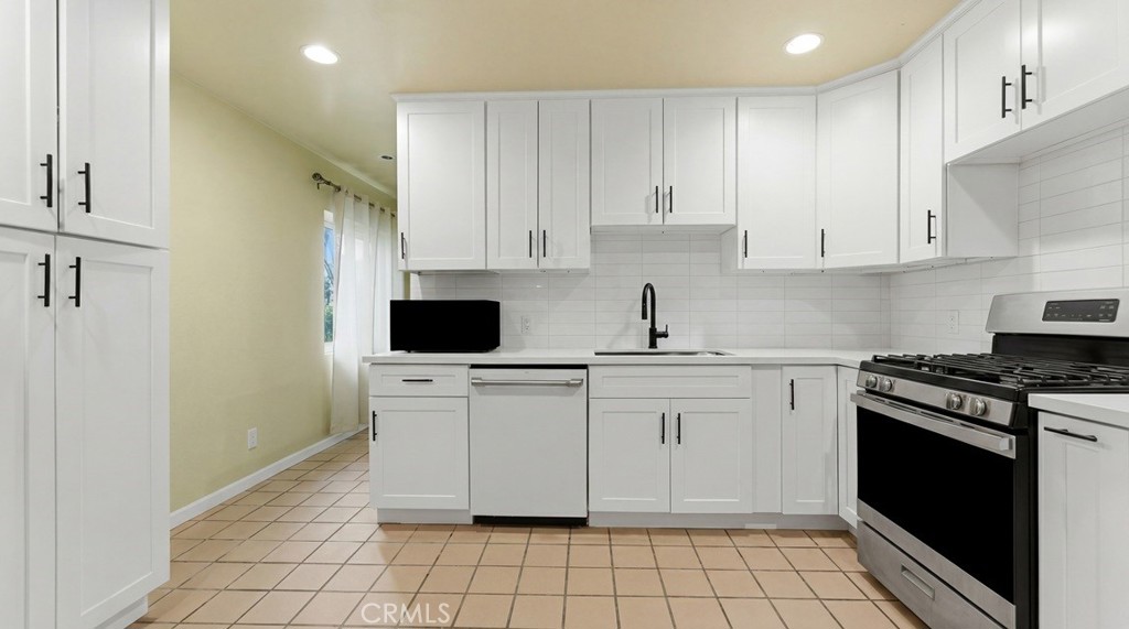 1009 E Granada Court