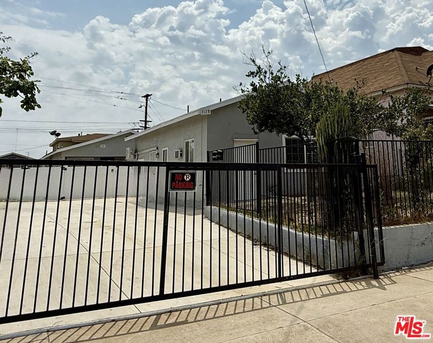 FOR LEASE. Completely remodeled 2 bed 1 bath detached house with a den, fully remodeled kitchen, all new appliances, and mini-split heating and cooling system in every room. This 700 sf unit feels like a single family home as it is located in the front of the duplex and has its own front yard, parking area and direct street access. Owner is offering one month free rent upon signing a one-year contract. Call for private showings.  Available immediately.