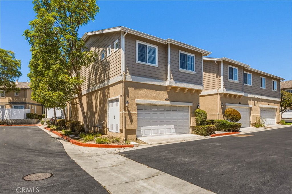 1009 Bayberry Court
