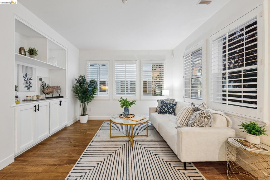 2153 2153 Northshore Dr