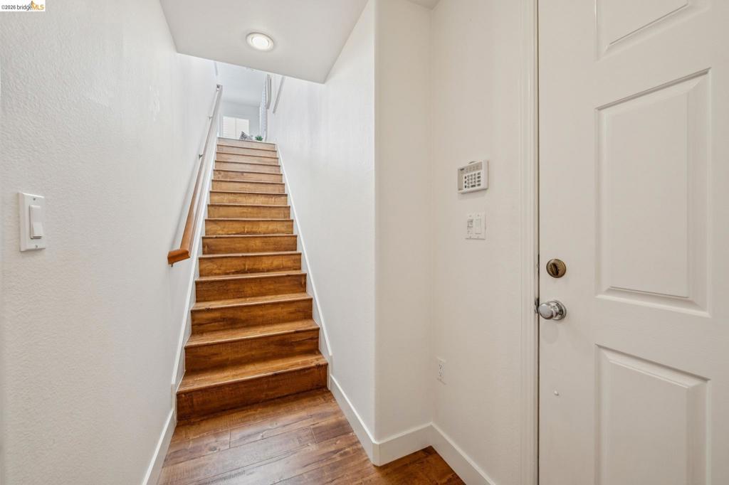 2153 2153 Northshore Dr