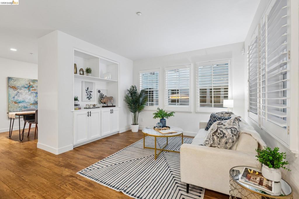 2153 2153 Northshore Dr