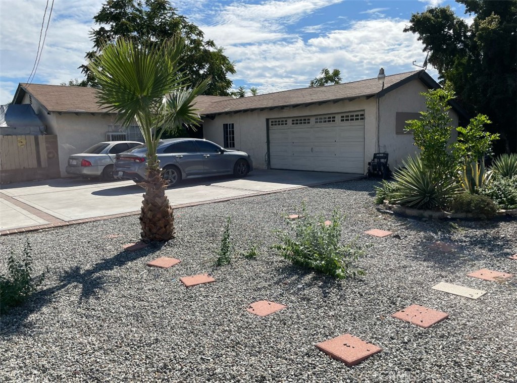 Low maintenance home located across from a popular shopping center and 5 minutes away from 60 freeway home features 3 bed and 1 baths spacious yard for gatherings 10 min away from mall perfect for first time homeowners or new families call to make an appointment to tour this wonderful house