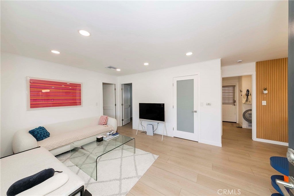 1065 Lomita 88