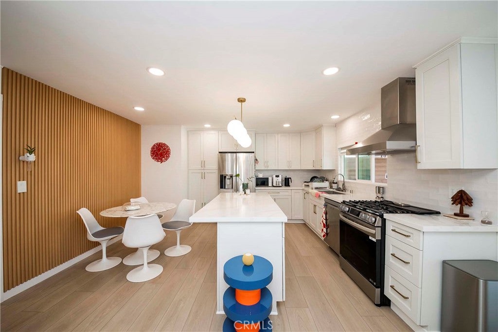 1065 Lomita 88