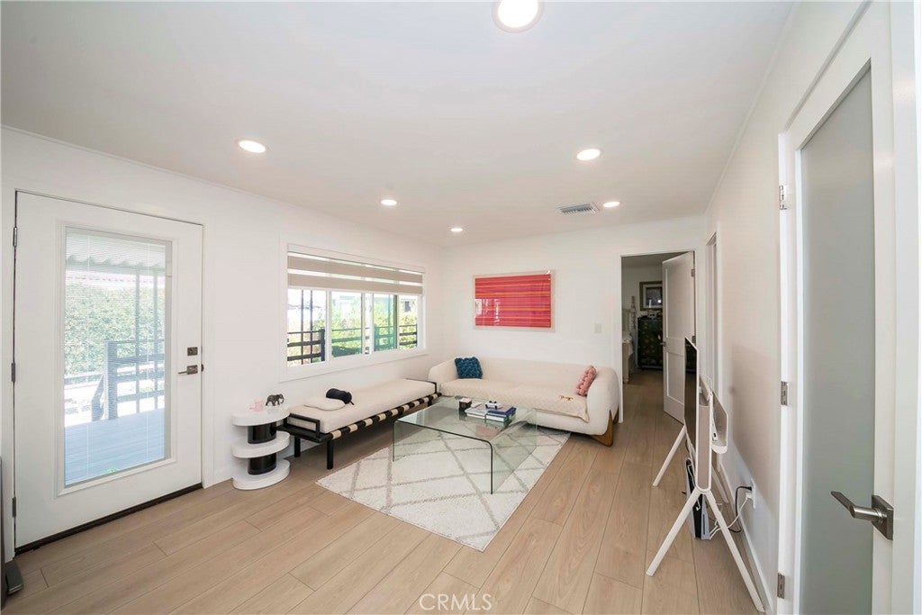 1065 Lomita 88