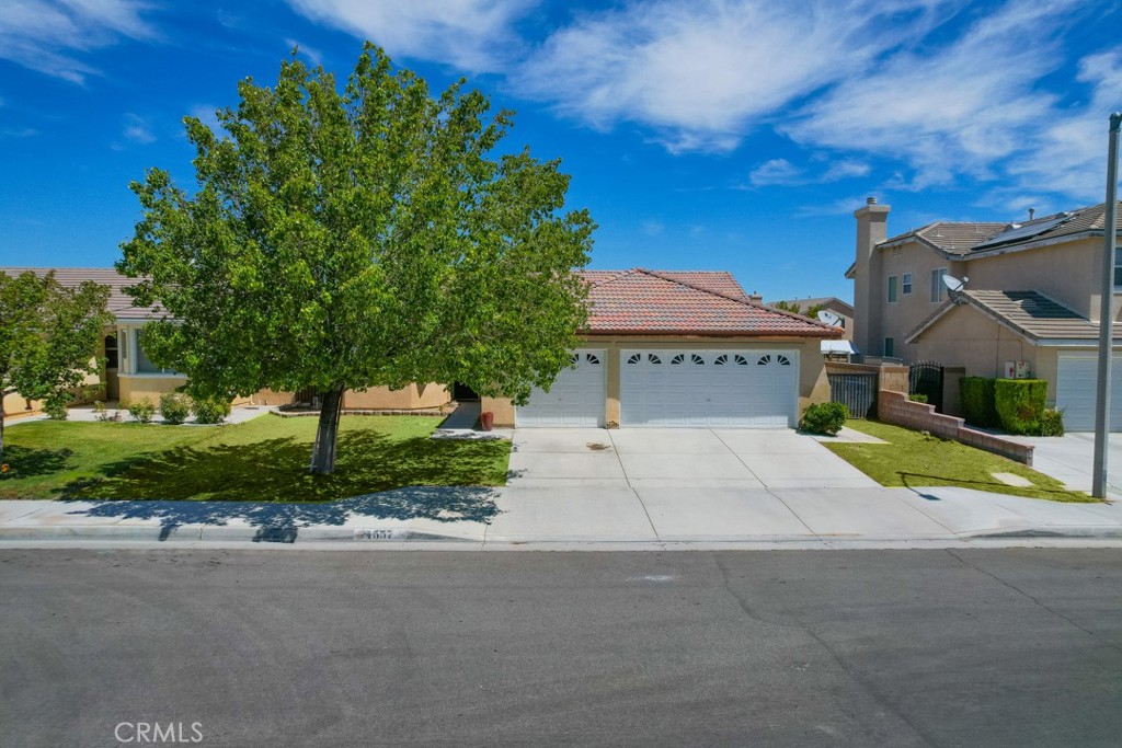 Charming single-story residence located in the desirable West Lancaster neighborhood! This home features:
- Size: 1,559 SF
- Bedrooms: 3
- Bathrooms: 2
- Year Built: 2003
- Spacious 3-car garage
- Inviting open floor plan with volume ceilings
- Elegant crown moldings
- Stylish dark laminate wood flooring throughout
- Cozy fireplace
- Surround sound system
- Well-appointed eat-in kitchen
In addition to the wonderful features mentioned, here are more highlights of this charming single-story residence in the desirable West Lancaster neighborhood:
The master suite offers a retreat with a large walk-in closet, dual sinks, a soaking tub, and a separate shower. The two additional bedrooms are spacious and offer ample closet space. The backyard is perfect for outdoor entertaining, with a patio area and room for gardening or play. The property is conveniently located near schools, shopping centers, parks, and dining options, providing easy access to amenities. The neighborhood is known for its friendly community and well-maintained streets, making it a great place to call home.
has to offer right away.
This home is a must-see for anyone looking for a comfortable living space in a desirable location. Contact us today to learn more and schedule a showing before this opportunity is gone!