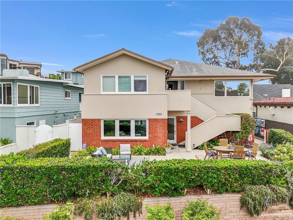 Photo of 1325 Cliff Drive Dr, Laguna Beach, CA 92651 (MLS # LG26061962)