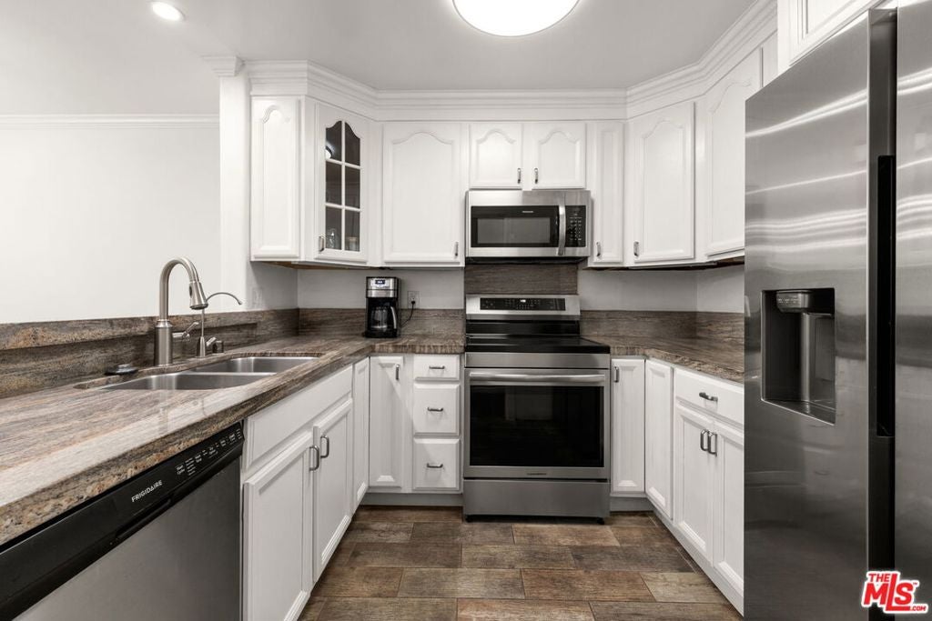 11750 W Sunset Boulevard 301