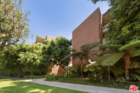 Photo of 11750 W Sunset Boulevard #301, Los Angeles, CA 90049 (MLS # 26874937)