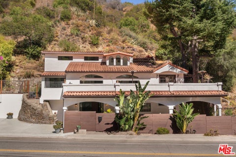 Photo of 1508 N Beverly Glen Boulevard, Los Angeles, CA 90077 (MLS # 25589675)