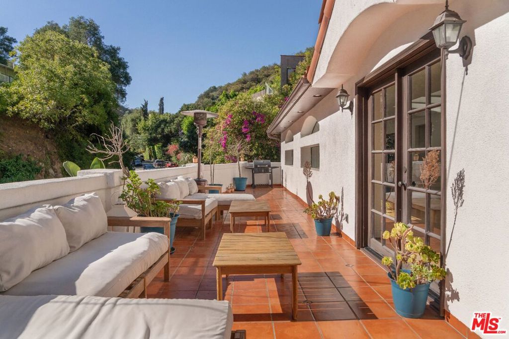 Photo of 1508 N Beverly Glen Boulevard, Los Angeles, CA 90077 (MLS # 25589675)