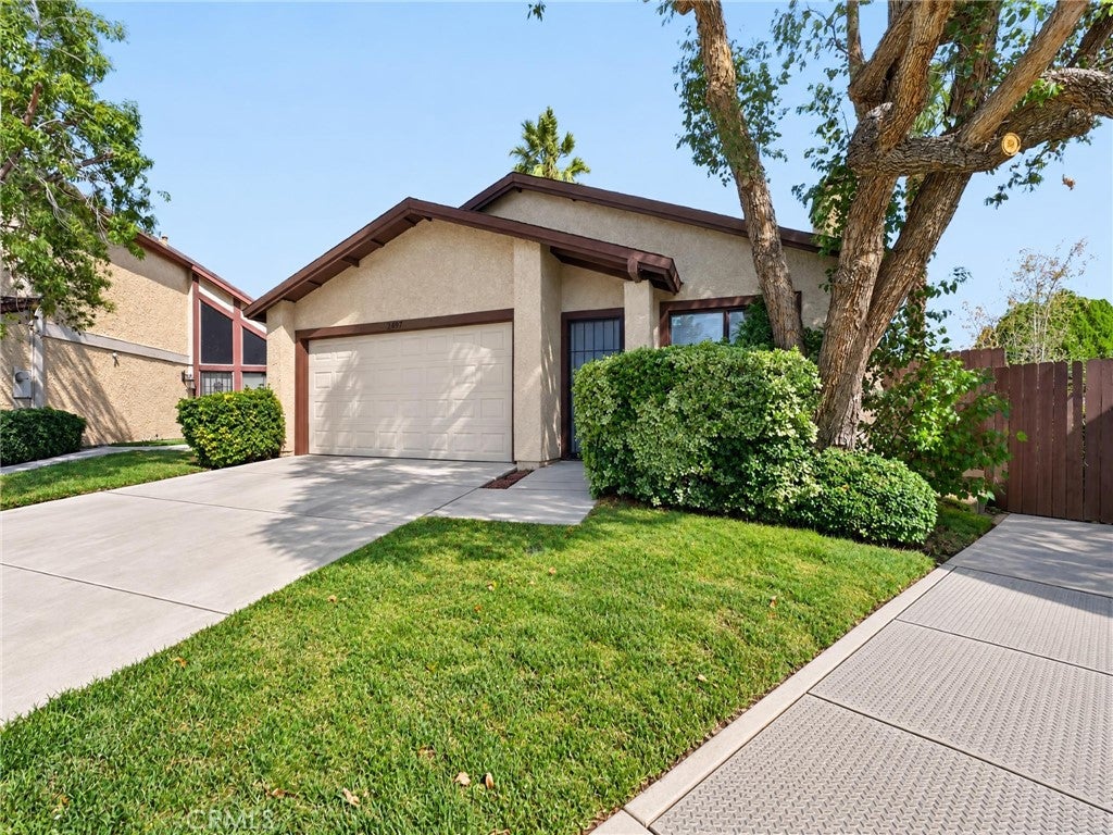 2957 E Avenue R2