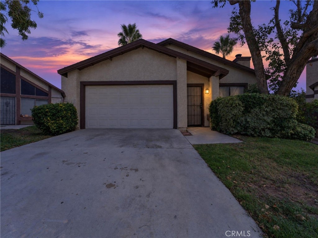 2957 E Avenue R2