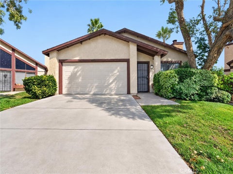 Photo of 2957 E Avenue R2, Palmdale, CA 93550 (MLS # OC26209734)