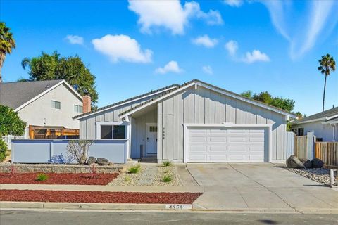 Photo of 4354 Crescendo Avenue, San Jose, CA 95136 (MLS # ML82025810) Photo of 4354 Crescendo Avenue, San Jose, CA 95136 (MLS # ML82025810)