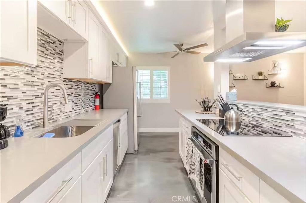 939 E Appleton