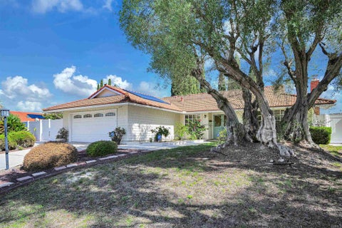 Photo of 17395 Frondoso Dr DR, San Diego, CA 92128 (MLS # PTP2608028)