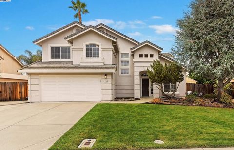 Photo of 1464 Columbine Way, Livermore, CA 94551 (MLS # 41115571) Photo of 1464 Columbine Way, Livermore, CA 94551 (MLS # 41115571)