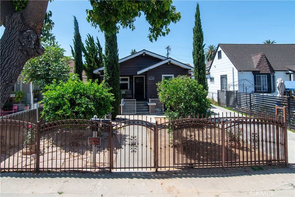 1134 W 68th ST, Los Angeles CA 90044