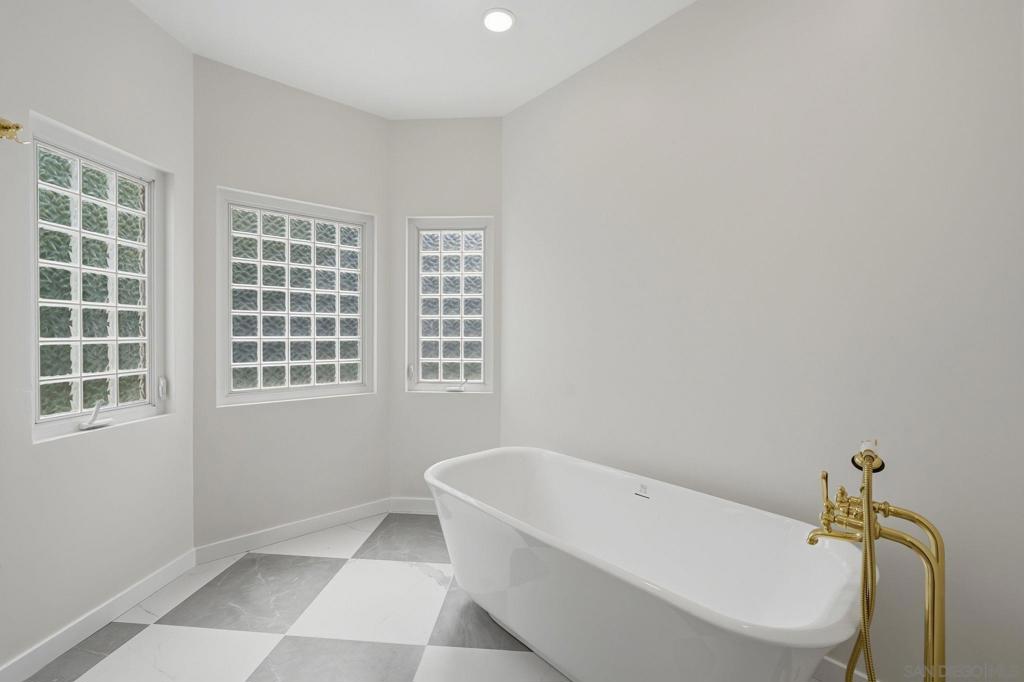 5137 San Aquario