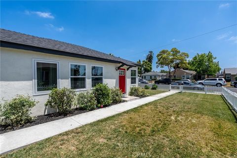 Photo of 2241 Grand Ave Ave, Long Beach, CA 90815 (MLS # OC25222264)