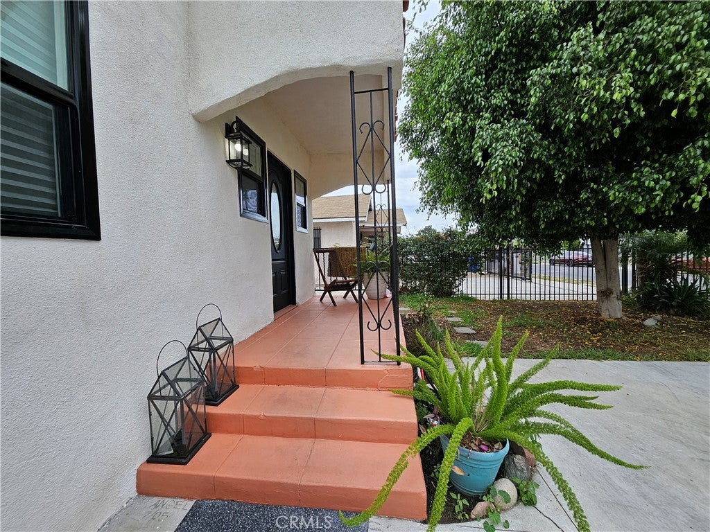 Photo of 123 E 108th ST, Los Angeles, CA 90061 (MLS # CV26195512)